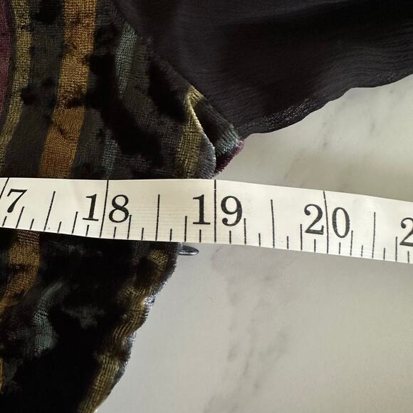 Romeo + Juliet
Crushed Velvet Dress with Sheer Back and Incredible Detail - Picture 10 of 15